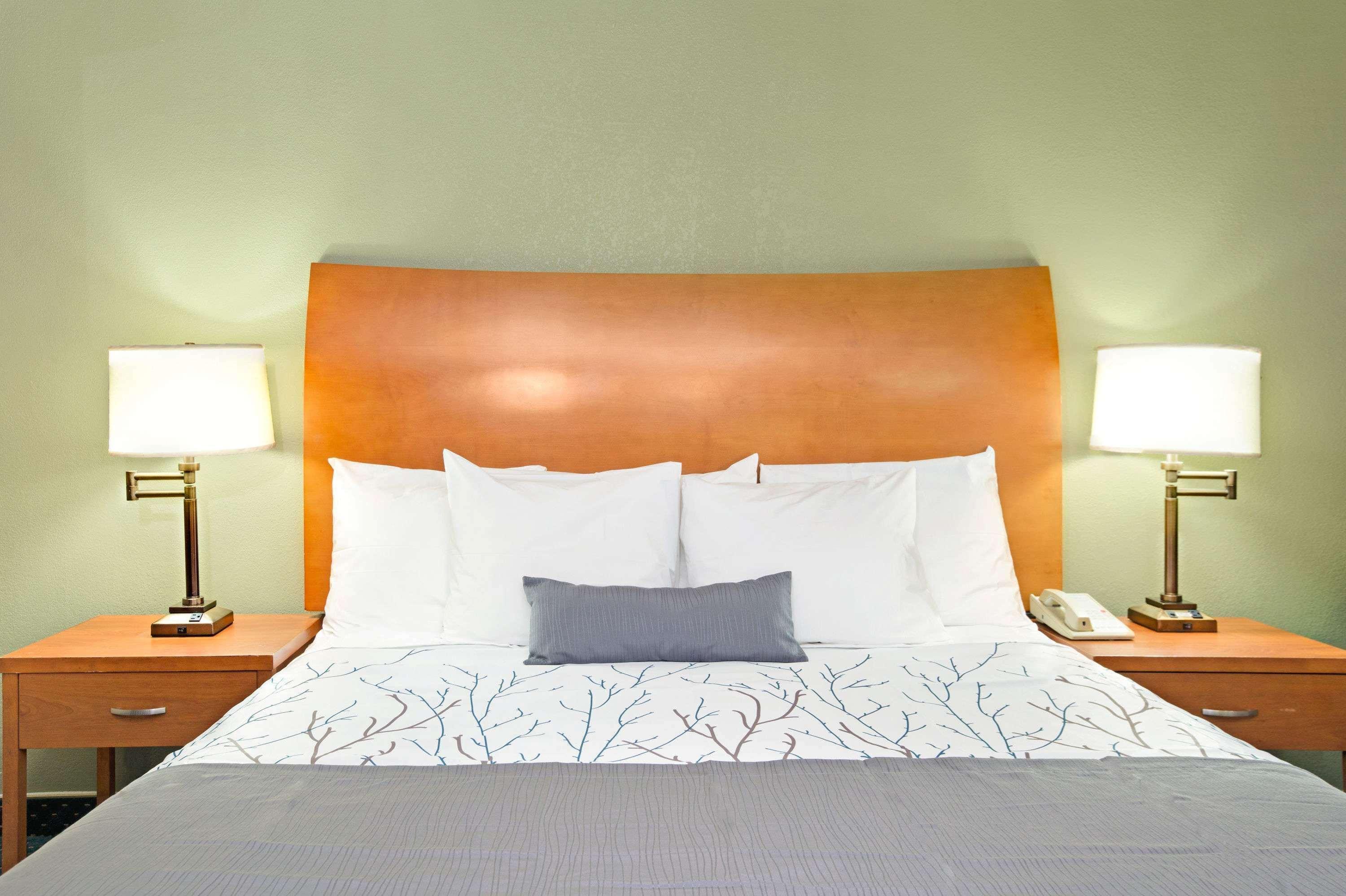 Days Inn By Wyndham San Jose Convention Center Eksteriør billede