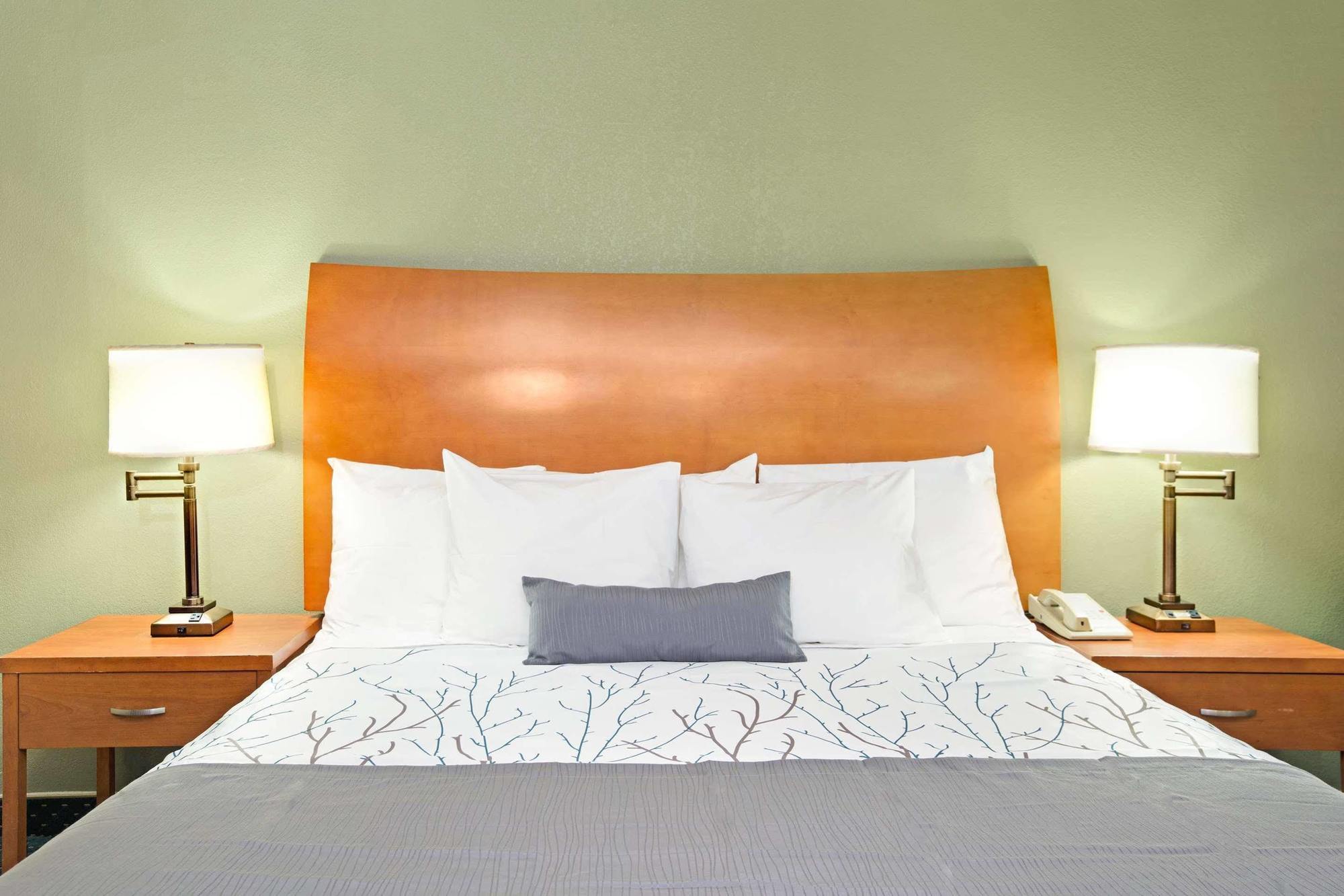 Days Inn By Wyndham San Jose Convention Center Eksteriør billede